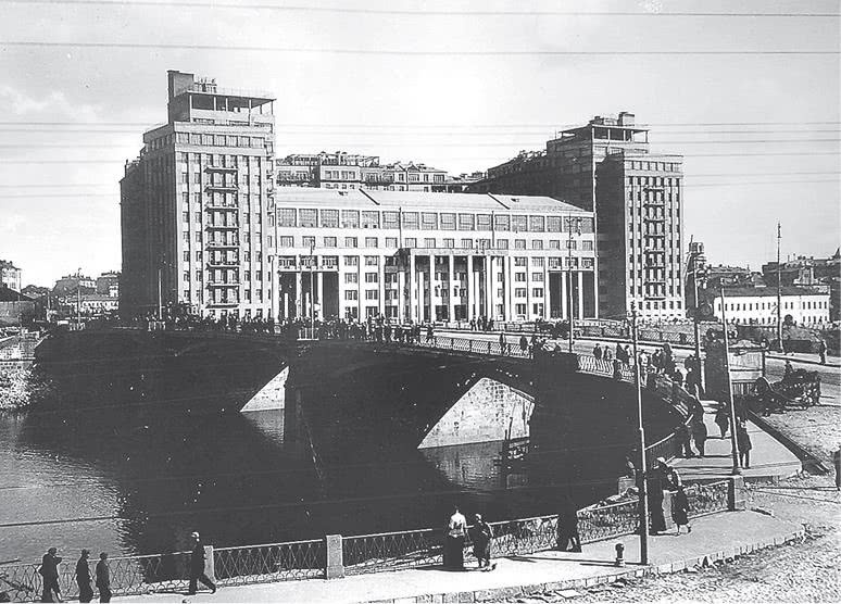 Иллюстрация к книге — Дом правительства. Сага о русской революции [i_130.jpg]