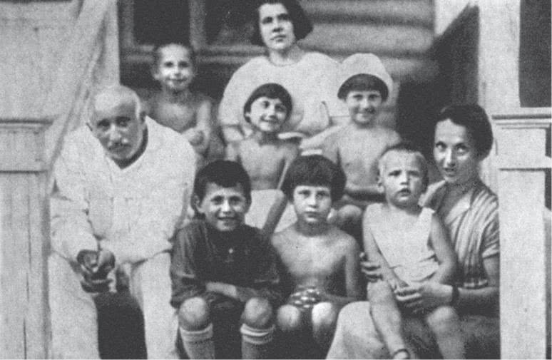 Иллюстрация к книге — Дом правительства. Сага о русской революции [i_330.jpg]