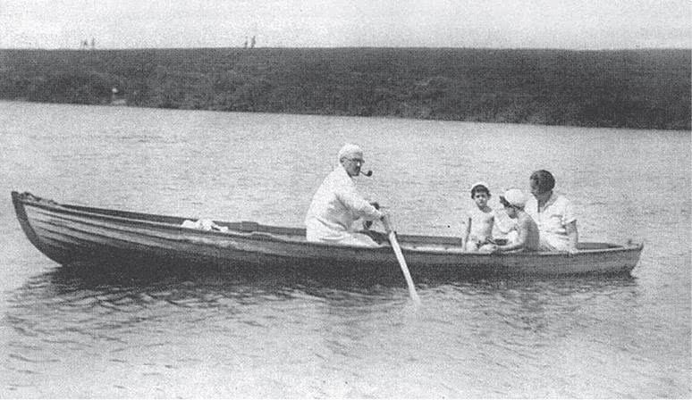 Иллюстрация к книге — Дом правительства. Сага о русской революции [i_399.jpg]