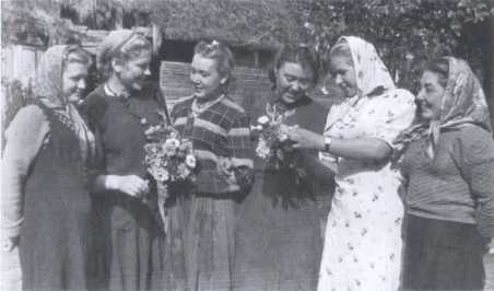 Иллюстрация к книге — Ангелы мщения. Женщины-снайперы Великой Отечественной [i_010.jpg]