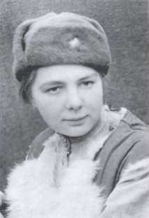 Иллюстрация к книге — Ангелы мщения. Женщины-снайперы Великой Отечественной [i_012.jpg]