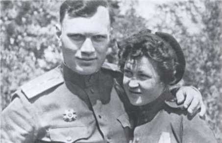 Иллюстрация к книге — Ангелы мщения. Женщины-снайперы Великой Отечественной [i_016.jpg]