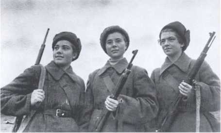 Иллюстрация к книге — Ангелы мщения. Женщины-снайперы Великой Отечественной [i_021.jpg]