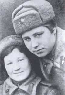 Иллюстрация к книге — Ангелы мщения. Женщины-снайперы Великой Отечественной [i_027.jpg]