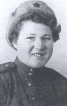 Иллюстрация к книге — Ангелы мщения. Женщины-снайперы Великой Отечественной [i_029.jpg]