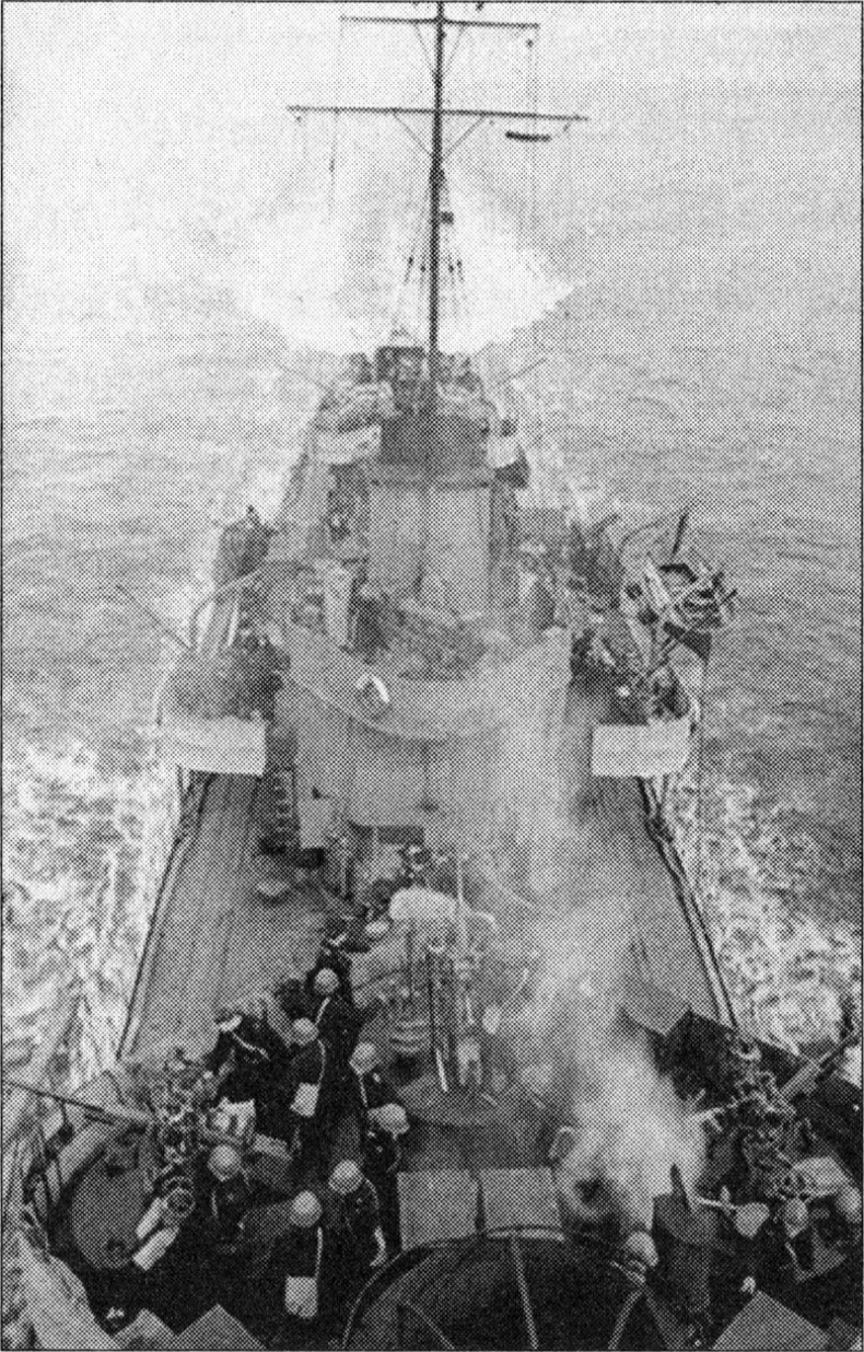 Иллюстрация к книге — &quot;Погибаем, но не сдаемся!&quot; Морские драмы Великой Отечественной [_4.jpg]