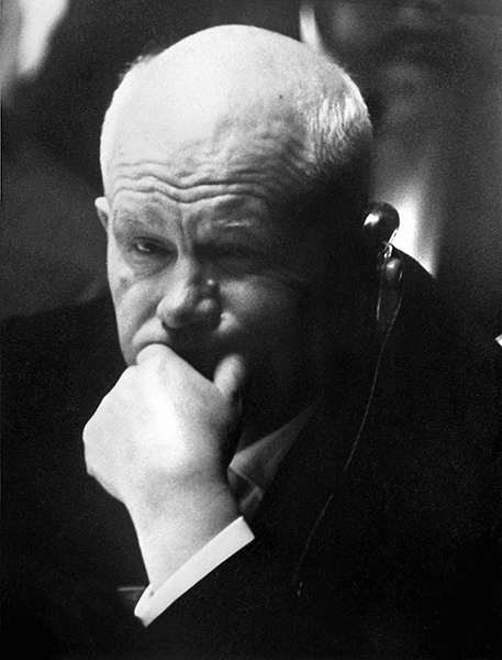 Иллюстрация к книге — "Еврейское слово". Колонки [i_003.jpg]