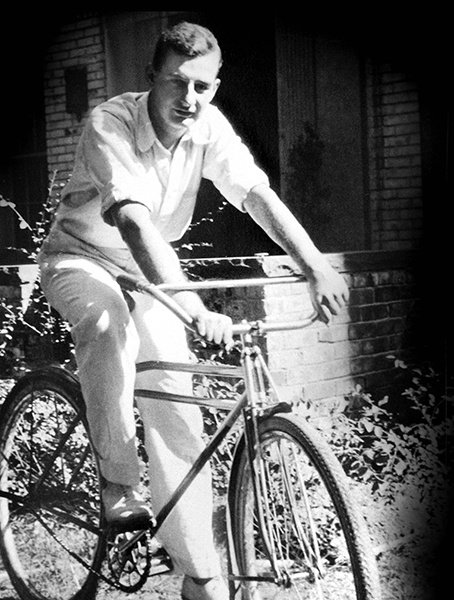 Иллюстрация к книге — "Еврейское слово". Колонки [i_006.jpg]