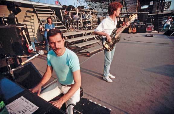 Иллюстрация к книге — Queen. Фредди Меркьюри. Биография [i_041.jpg]