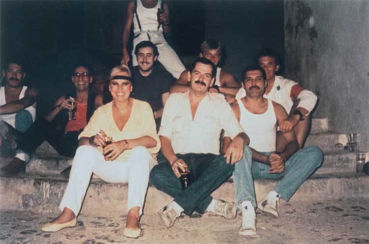 Иллюстрация к книге — Queen. Фредди Меркьюри. Биография [i_050.jpg]