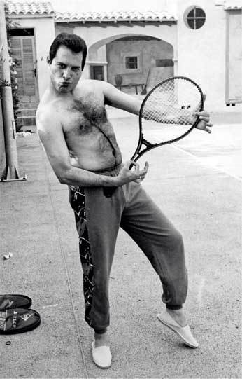 Иллюстрация к книге — Queen. Фредди Меркьюри. Биография [i_053.jpg]