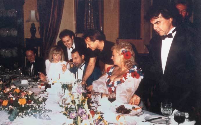 Иллюстрация к книге — Queen. Фредди Меркьюри. Биография [i_064.jpg]