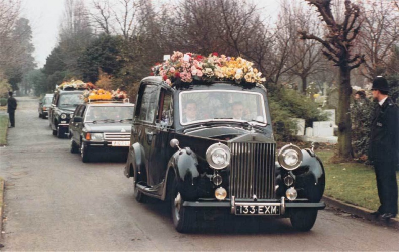 Иллюстрация к книге — Queen. Фредди Меркьюри. Биография [i_066.jpg]