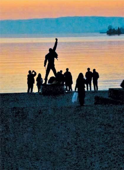 Иллюстрация к книге — Queen. Фредди Меркьюри. Биография [i_086.jpg]