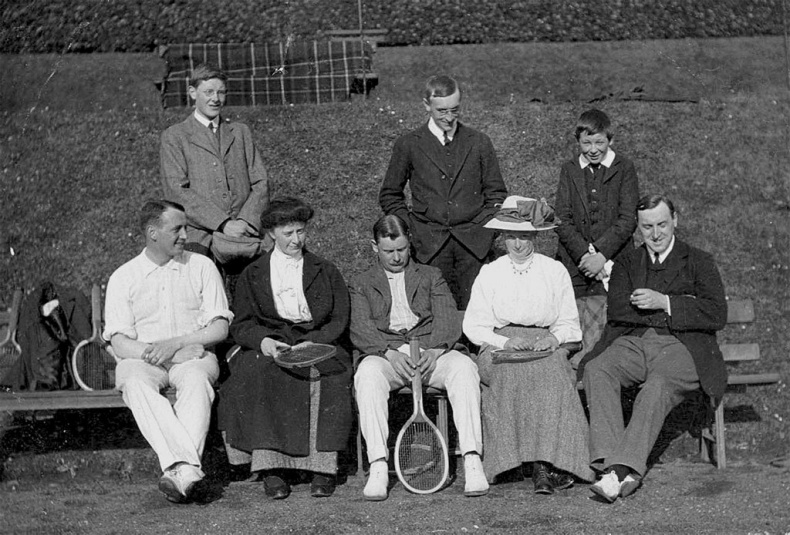 Иллюстрация к книге — Клайв Стейплз Льюис. Человек, подаривший миру Нарнию [i_009.jpg]