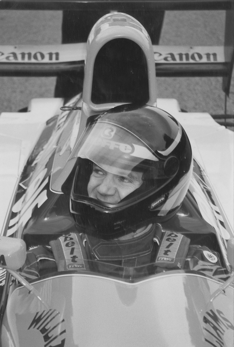 Иллюстрация к книге — Как построить машину. Автобиография величайшего конструктора «Формулы-1» [i_001.jpg]