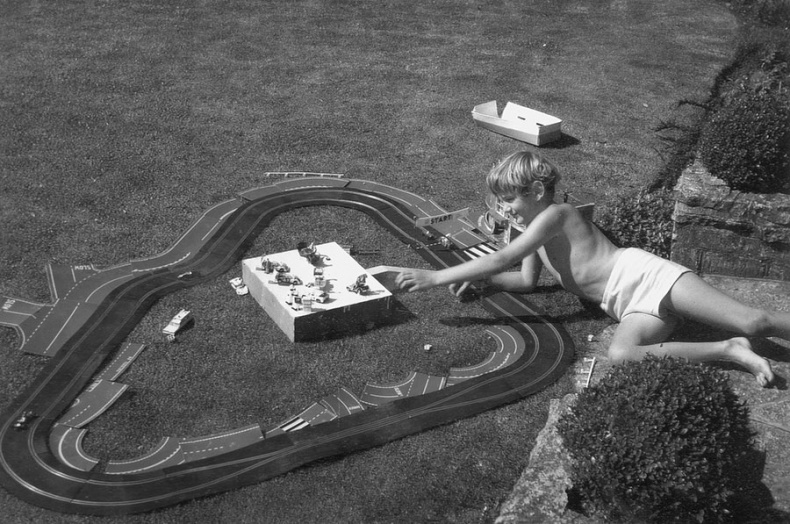 Иллюстрация к книге — Как построить машину. Автобиография величайшего конструктора «Формулы-1» [i_002.jpg]