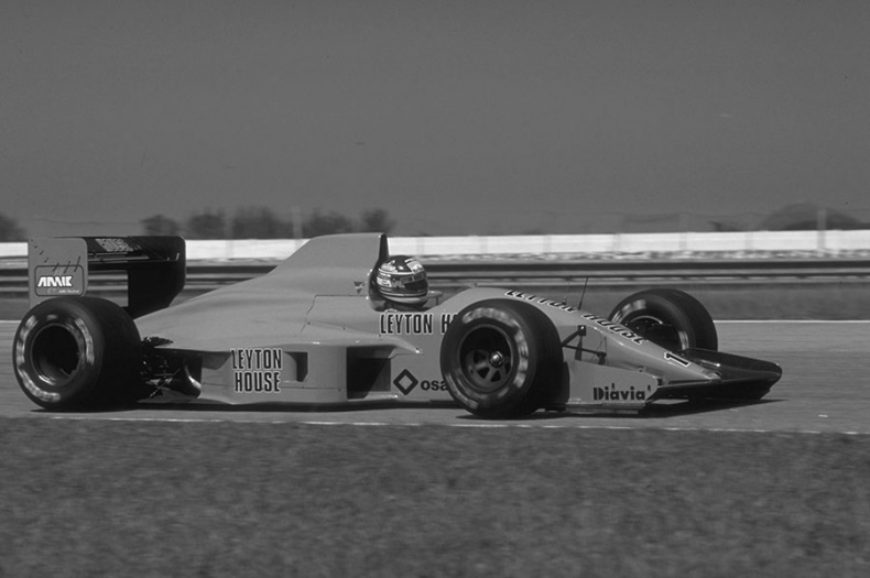 Иллюстрация к книге — Как построить машину. Автобиография величайшего конструктора «Формулы-1» [i_023.jpg]