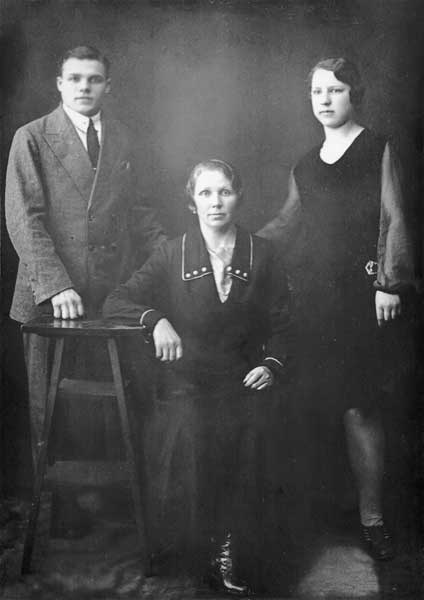 Иллюстрация к книге — Город, написанный по памяти [i_003.jpg]