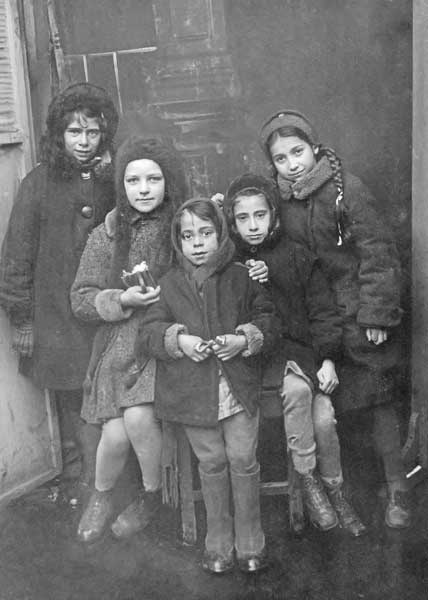 Иллюстрация к книге — Город, написанный по памяти [i_004.jpg]