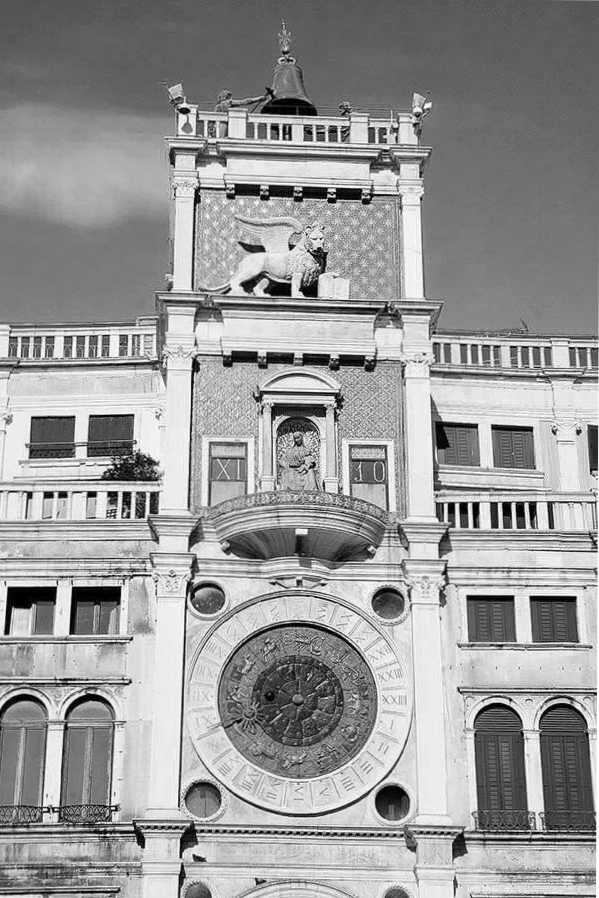 Иллюстрация к книге — История часов. Эволюция от солнечных до водородных [i_016.jpg]