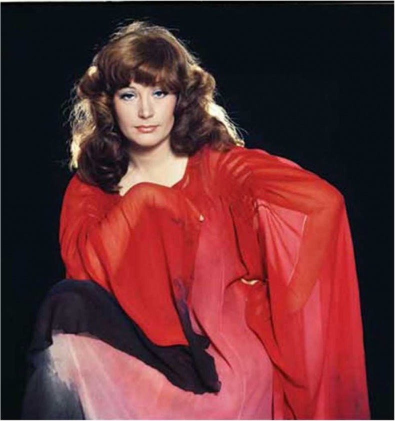 Иллюстрация к книге — Алла Пугачева. Жизнь и удивительные приключения великой певицы [i_005.jpg]