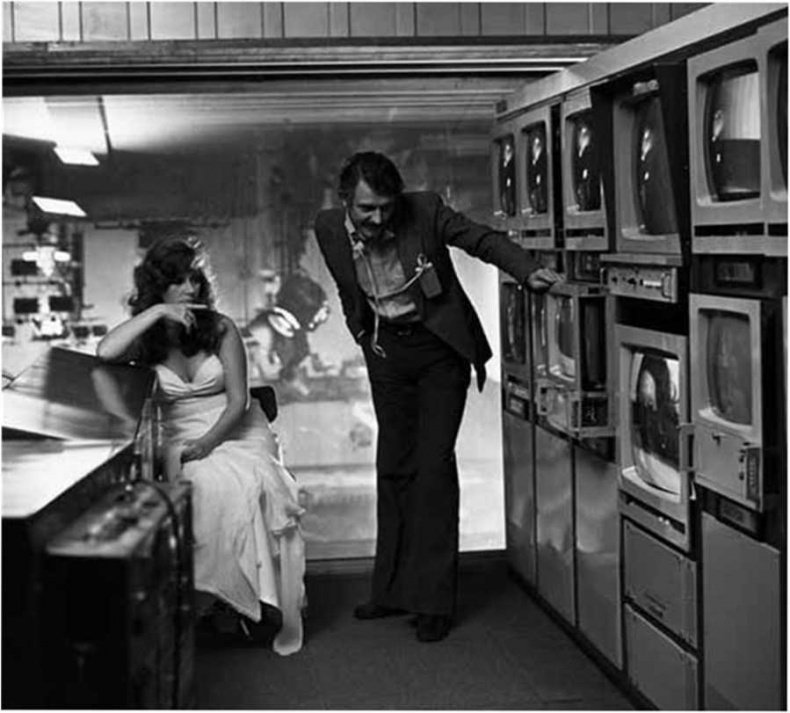 Иллюстрация к книге — Алла Пугачева. Жизнь и удивительные приключения великой певицы [i_010.jpg]