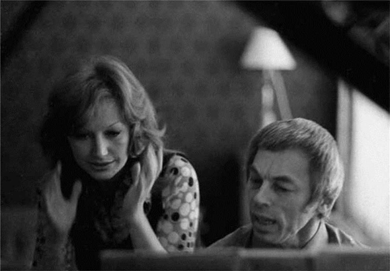 Иллюстрация к книге — Алла Пугачева. Жизнь и удивительные приключения великой певицы [i_012.jpg]