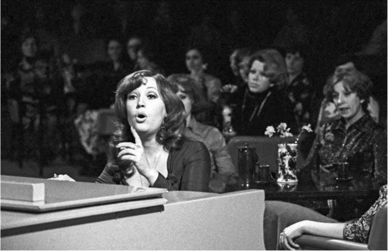 Иллюстрация к книге — Алла Пугачева. Жизнь и удивительные приключения великой певицы [i_015.jpg]