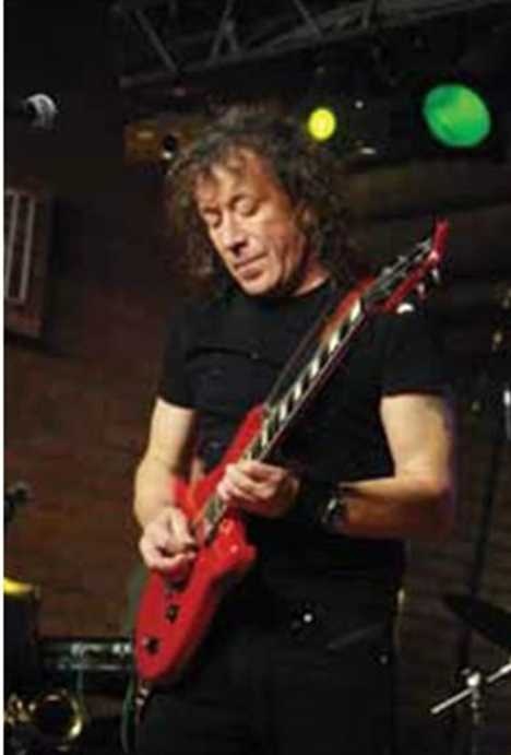 Иллюстрация к книге — Алла Пугачева. Жизнь и удивительные приключения великой певицы [i_031.jpg]