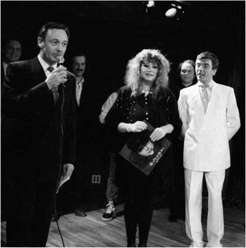 Иллюстрация к книге — Алла Пугачева. Жизнь и удивительные приключения великой певицы [i_036.jpg]