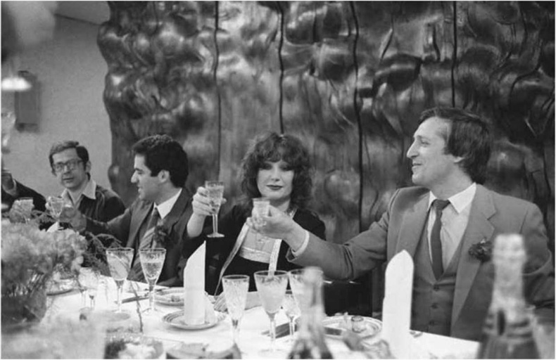 Иллюстрация к книге — Алла Пугачева. Жизнь и удивительные приключения великой певицы [i_043.jpg]