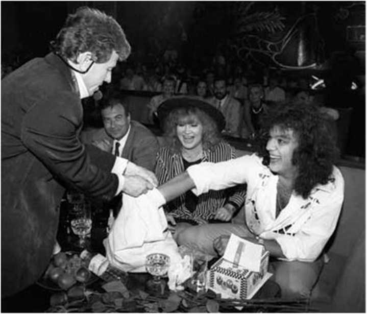 Иллюстрация к книге — Алла Пугачева. Жизнь и удивительные приключения великой певицы [i_047.jpg]