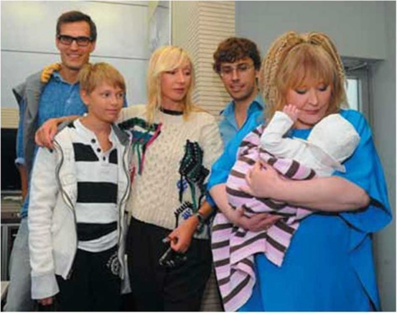 Иллюстрация к книге — Алла Пугачева. Жизнь и удивительные приключения великой певицы [i_060.jpg]