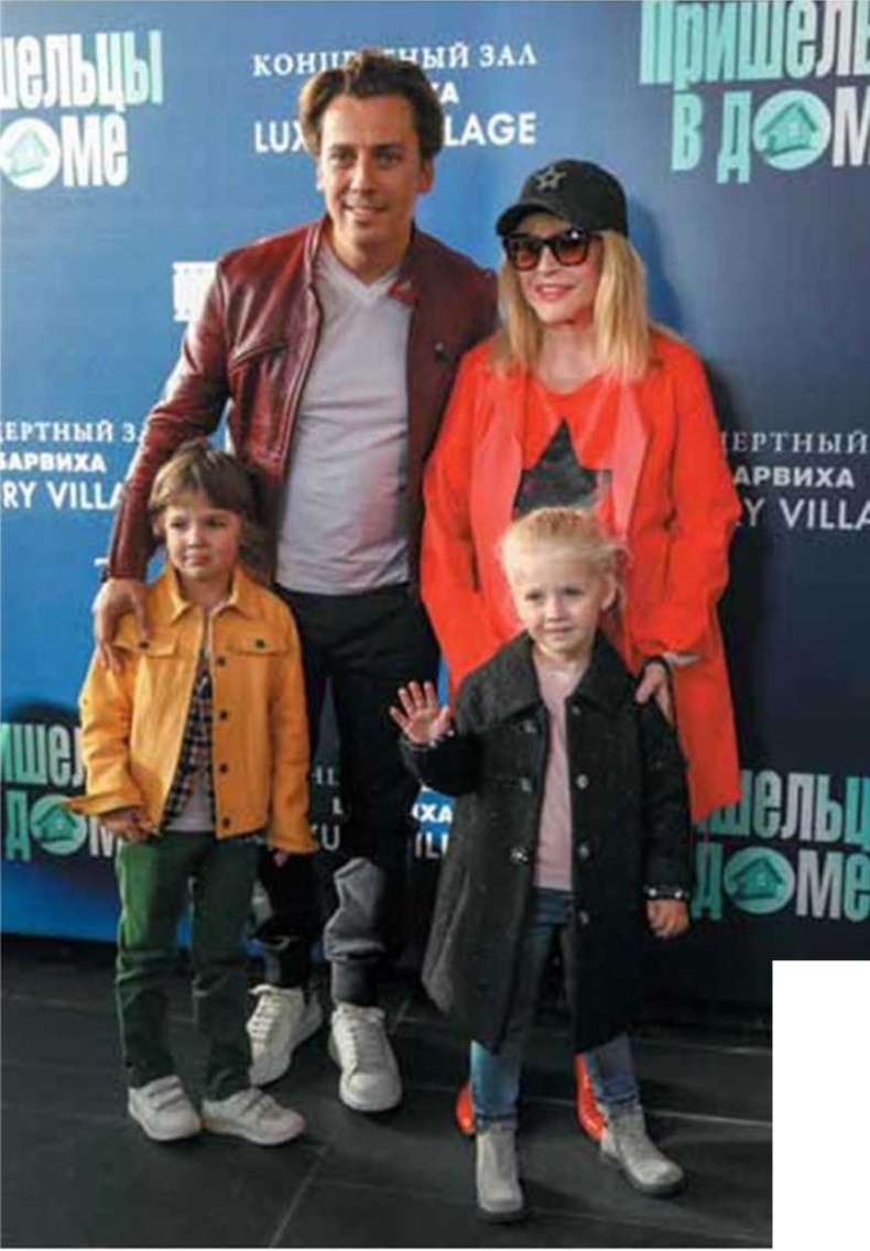 Иллюстрация к книге — Алла Пугачева. Жизнь и удивительные приключения великой певицы [i_068.jpg]