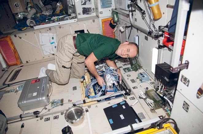 Иллюстрация к книге — Можно ли забить гвоздь в космосе и другие вопросы о космонавтике  [i_021.jpg]