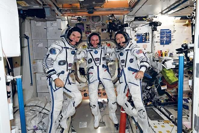 Иллюстрация к книге — Можно ли забить гвоздь в космосе и другие вопросы о космонавтике  [i_075.jpg]