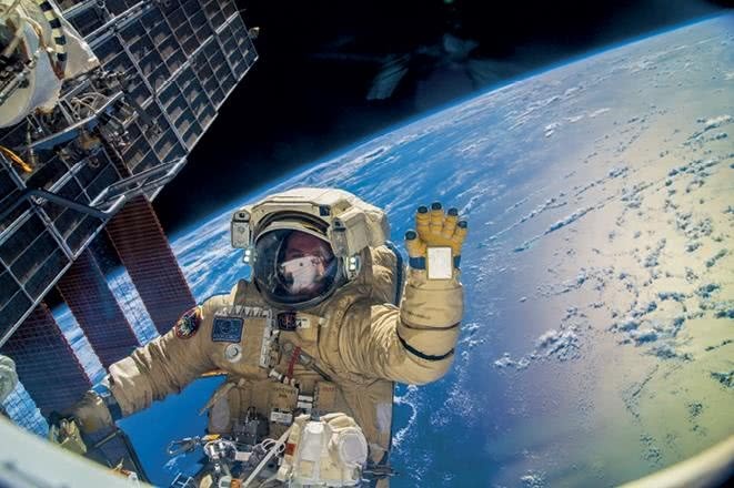 Иллюстрация к книге — Можно ли забить гвоздь в космосе и другие вопросы о космонавтике  [i_106.jpg]