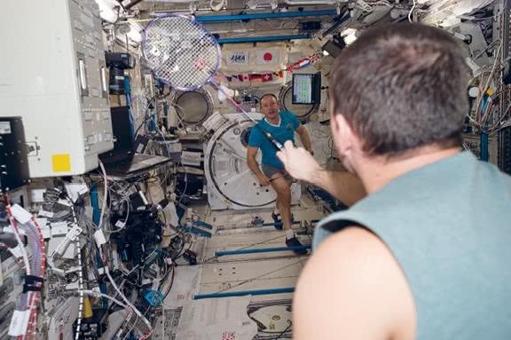 Иллюстрация к книге — Можно ли забить гвоздь в космосе и другие вопросы о космонавтике  [i_115.jpg]