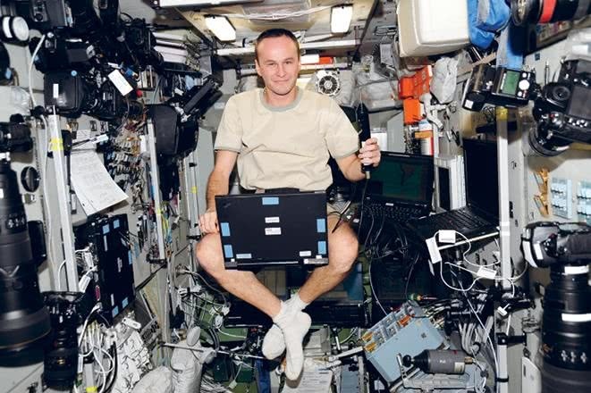 Иллюстрация к книге — Можно ли забить гвоздь в космосе и другие вопросы о космонавтике  [i_116.jpg]