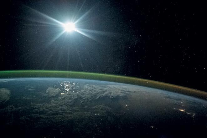 Иллюстрация к книге — Можно ли забить гвоздь в космосе и другие вопросы о космонавтике  [i_138.jpg]