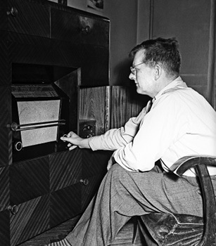 Иллюстрация к книге — Шостакович. Жизнь. Творчество. Время [i_088.jpg]