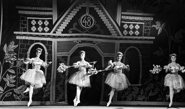 Иллюстрация к книге — Шостакович. Жизнь. Творчество. Время [i_094.jpg]