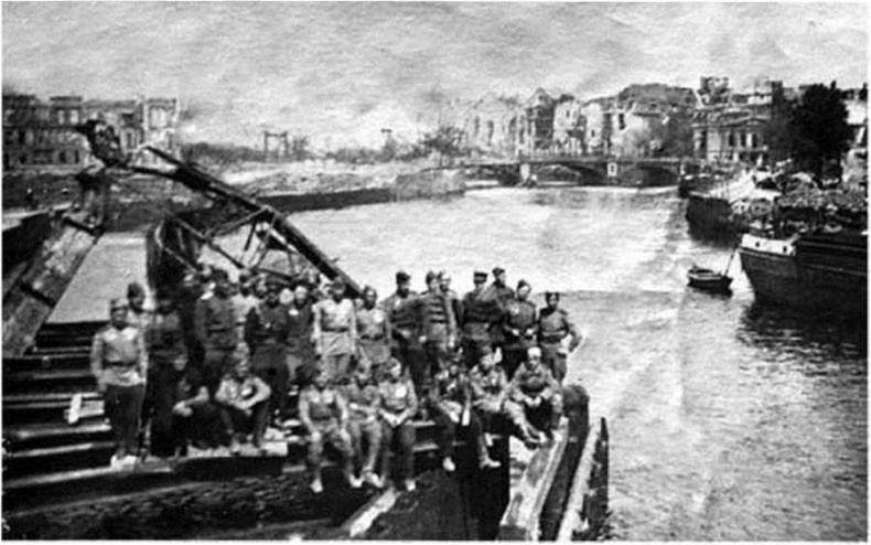 Иллюстрация к книге — Самоходчики  [i_046.jpg]