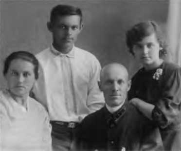 Иллюстрация к книге — Борис Щербина [i_003.jpg]