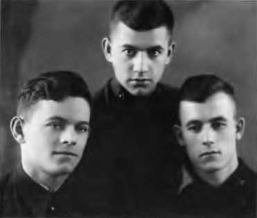 Иллюстрация к книге — Борис Щербина [i_004.jpg]