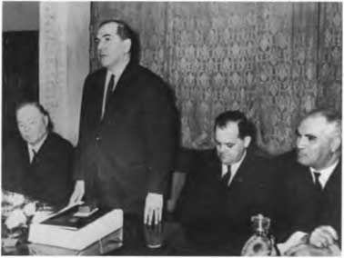 Иллюстрация к книге — Борис Щербина [i_039.jpg]