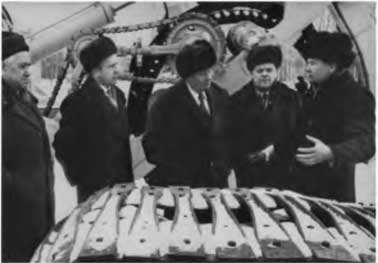 Иллюстрация к книге — Борис Щербина [i_046.jpg]