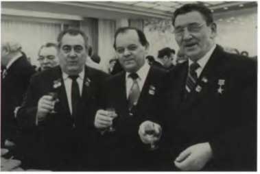 Иллюстрация к книге — Борис Щербина [i_071.jpg]