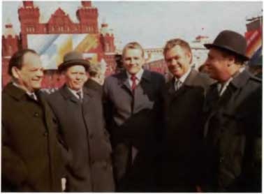 Иллюстрация к книге — Борис Щербина [i_082.jpg]